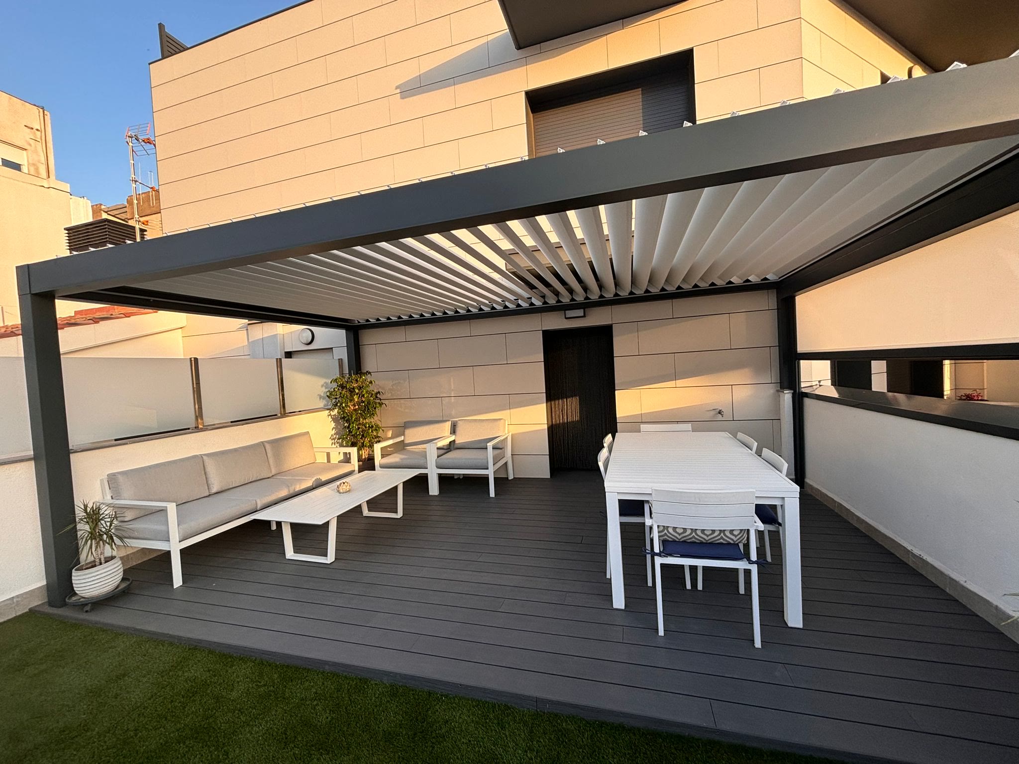 Pèrgola bioclimàtica en dúplex 2