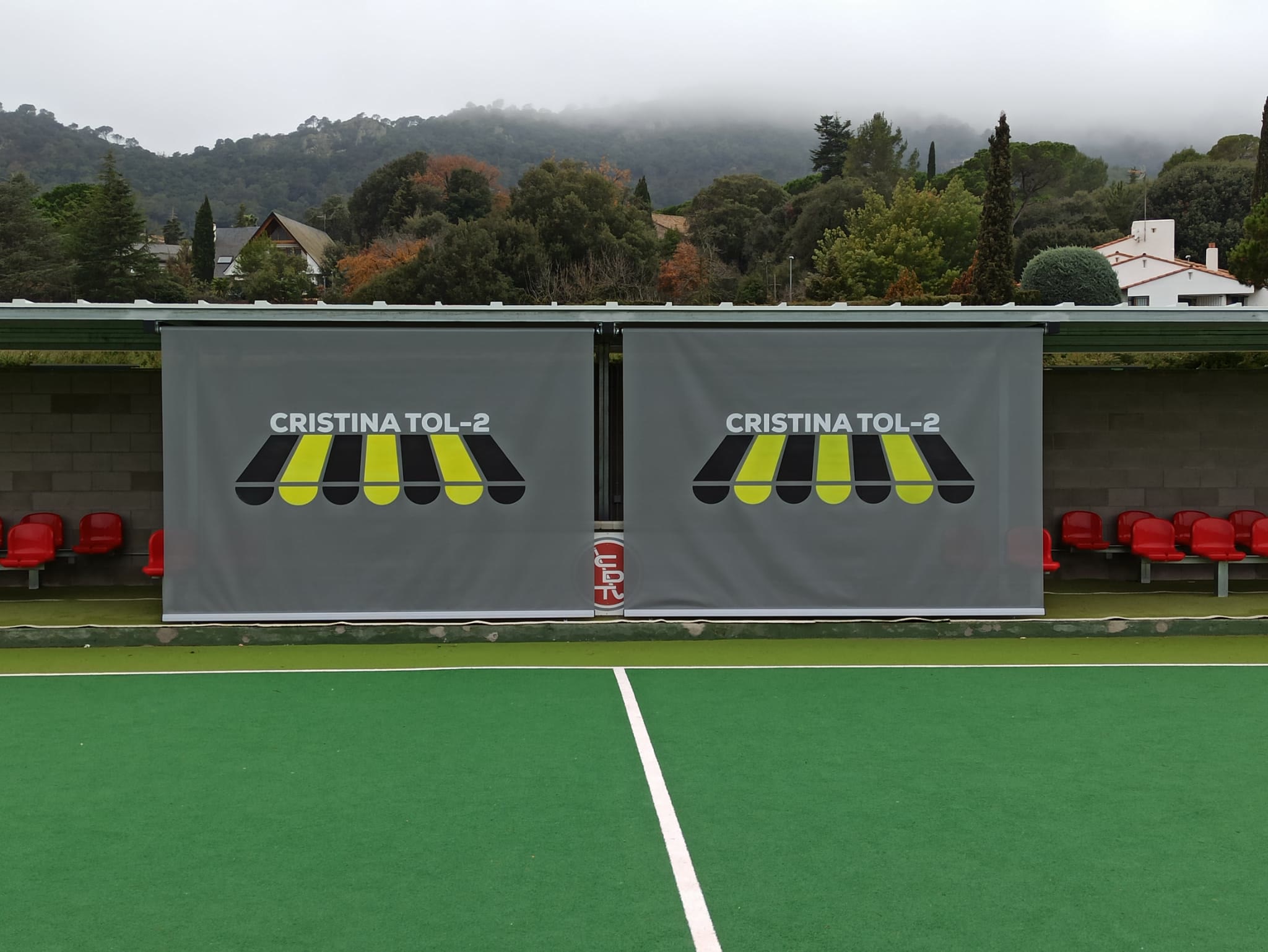 Instal·lació de tendals verticals motoritzats al Centre Esportiu Terrassa Hoquei 1